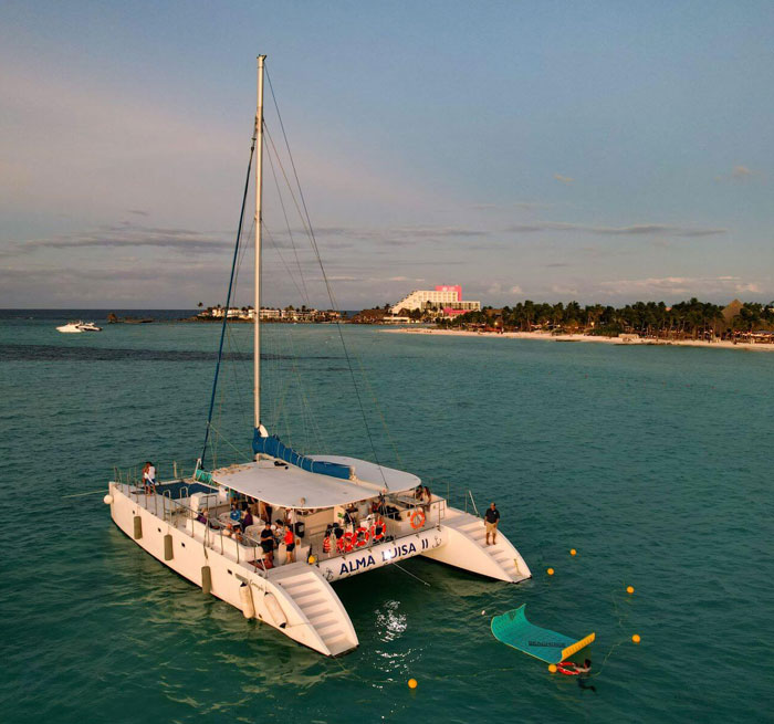 Crucero al atardecer Isla Mujeres, Crucero al atardecer en Cancún, Crucero al atardecer en Isla Mujeres Isla Mujeres Sunset Cruise from Cancun, Puerto Morelos, Playa Mujeres, Costa Mujeres, Punta Maroma - Mexico